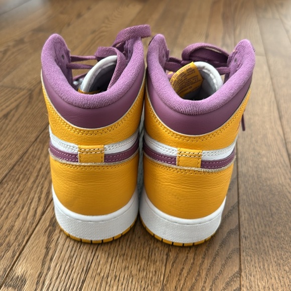 Nike Air Jordan 1 High OG "Brotherhood" sneaker - Picture 5 of 9